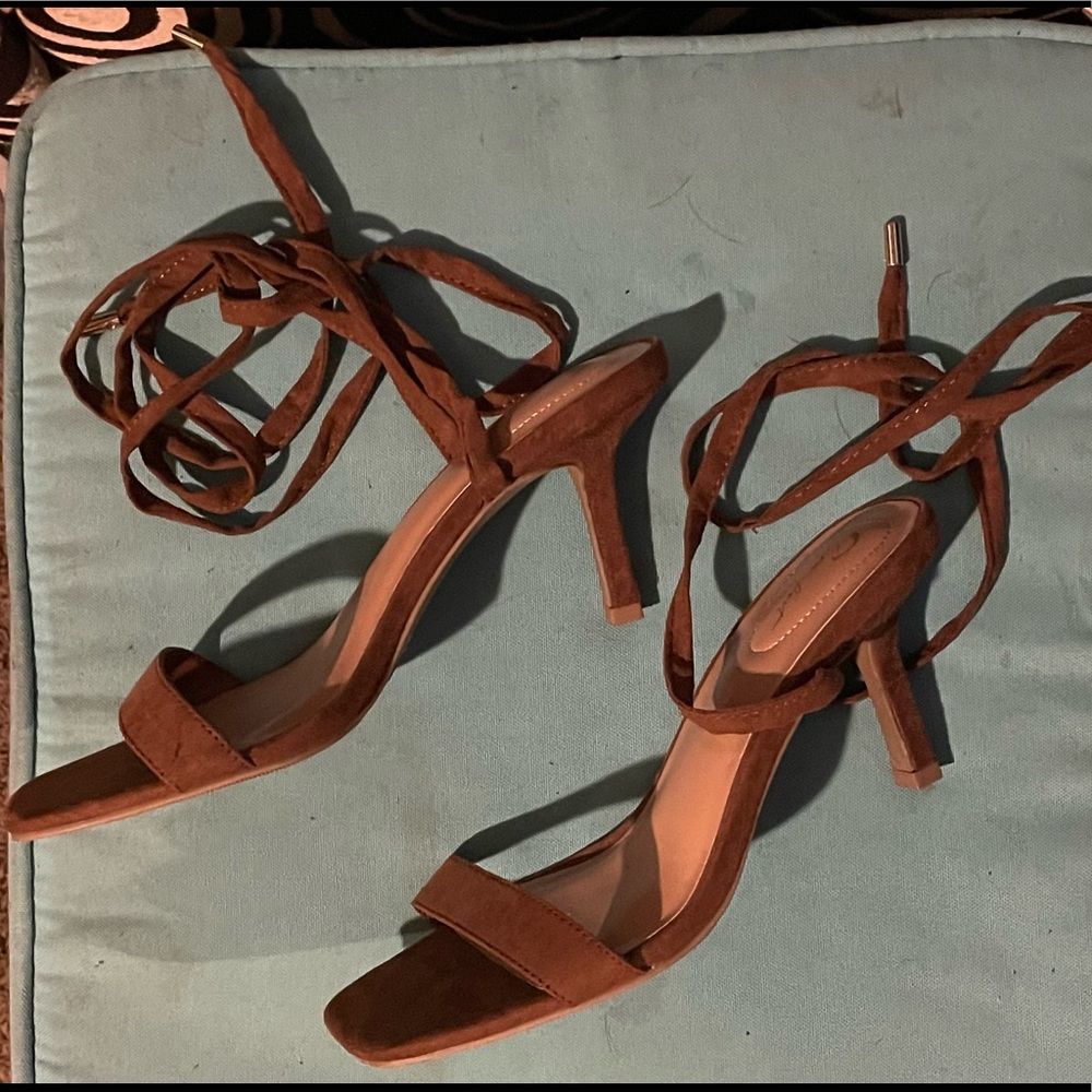 Comfort est 1946 Brown lace up heel sandals Size 7 $15